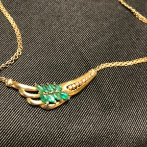 Diamonds and emeralds necklace gold