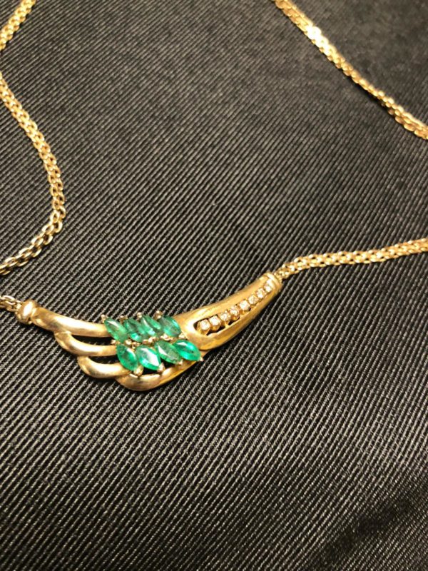 Diamonds and emeralds necklace gold