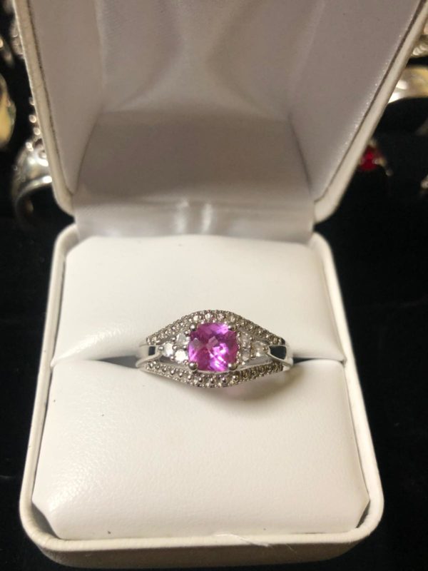 UNIQUE Pink sapphire diamond quality