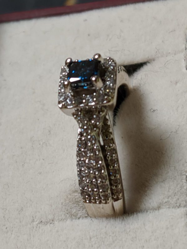 Blue diamond white gold ring