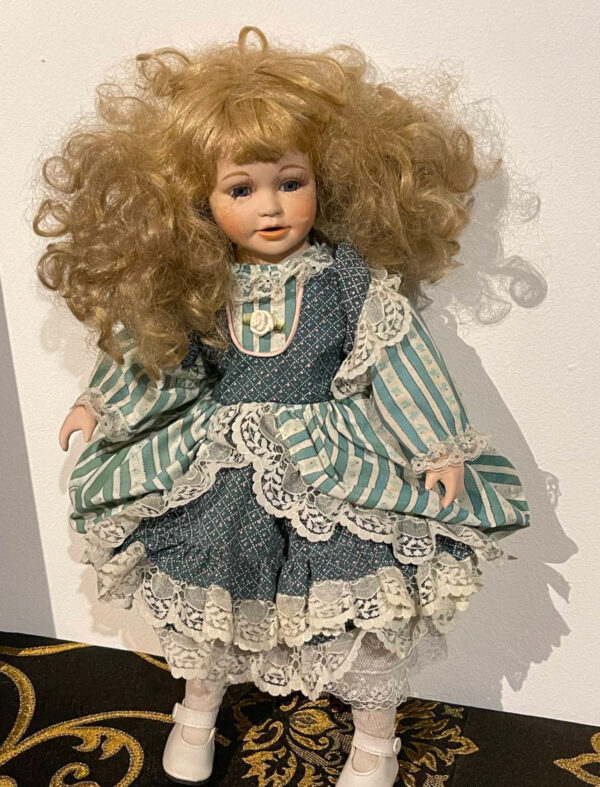 HAUNTED VICTORIAN PORCELAIN DOLL – SPIRITS ATTACHED - Image 2