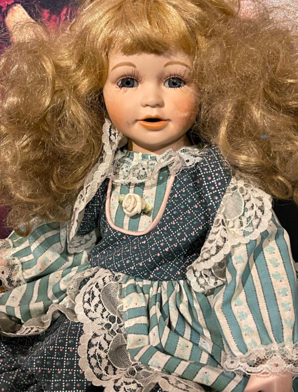 HAUNTED VICTORIAN PORCELAIN DOLL – SPIRITS ATTACHED - Image 3