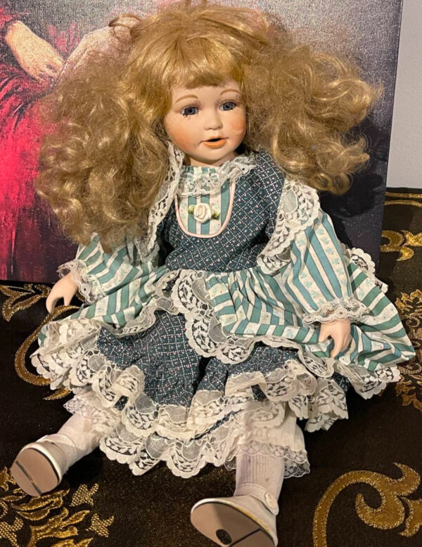 HAUNTED VICTORIAN PORCELAIN DOLL – SPIRITS ATTACHED