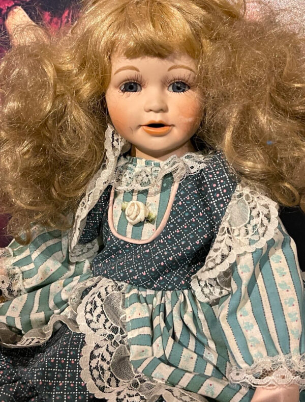 HAUNTED VICTORIAN PORCELAIN DOLL – SPIRITS ATTACHED - Image 5